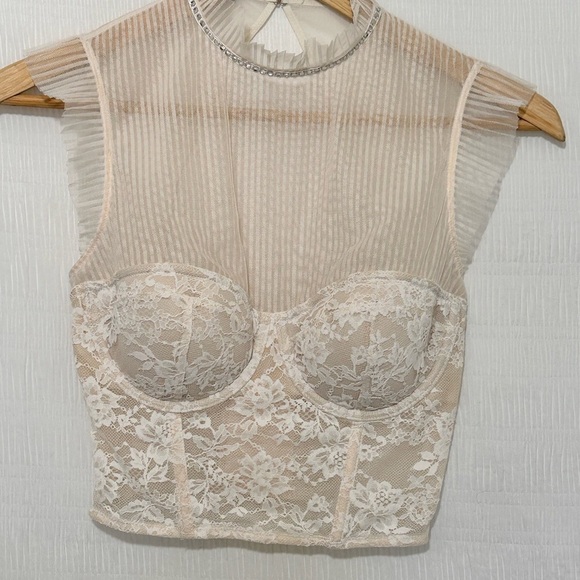 Victoria's Secret Cream Lace Top - Picture 2 of 12